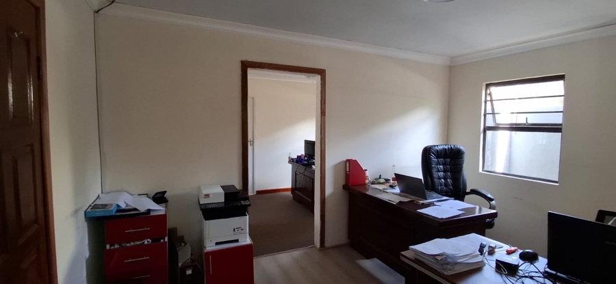 8 Bedroom Property for Sale in Southernwood Eastern Cape